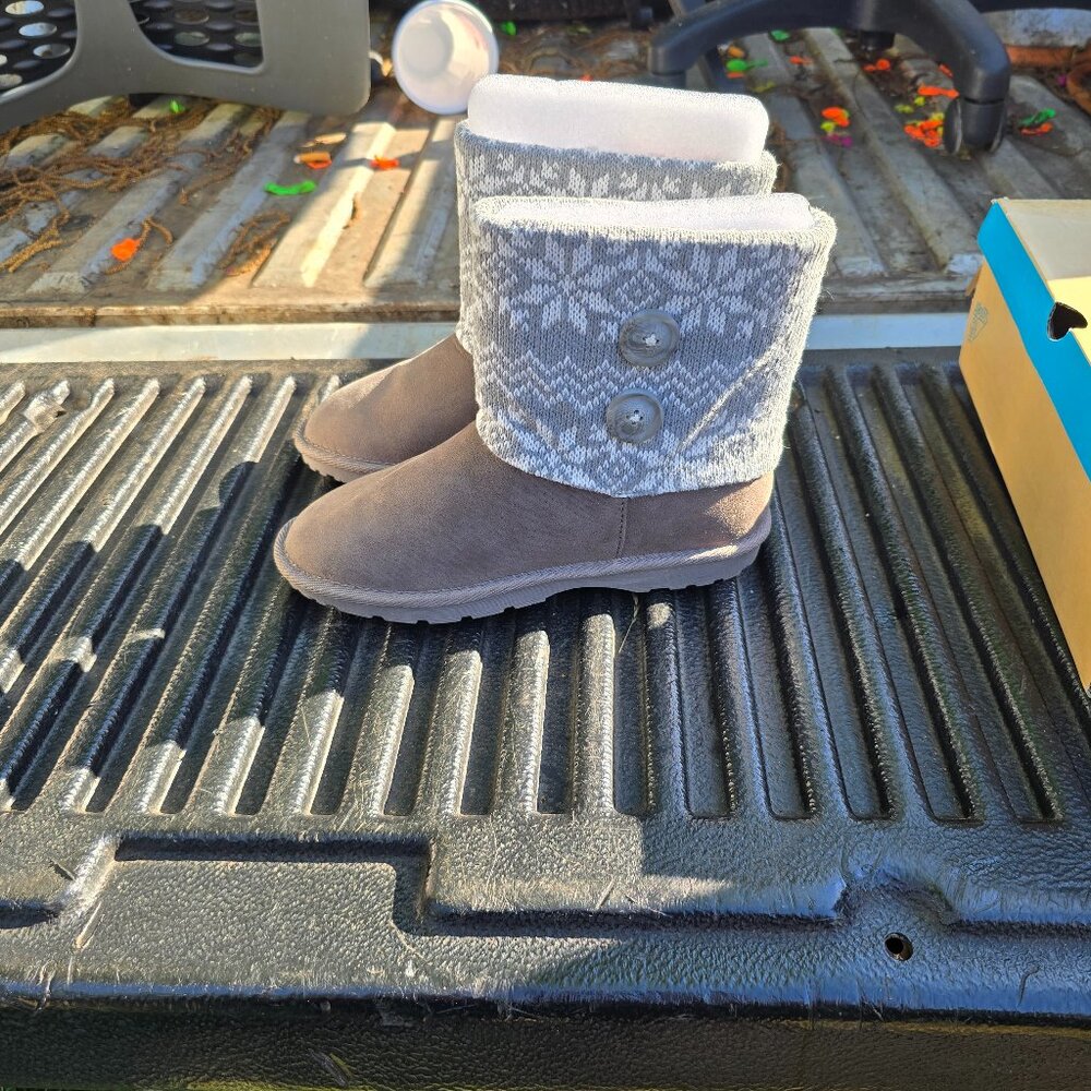 There abouts  brand little girls boots